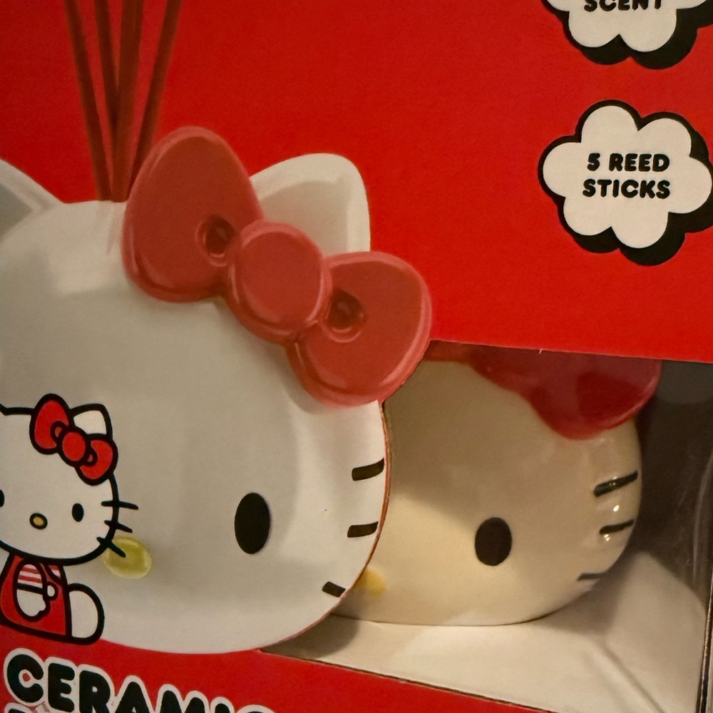 Hello Kitty Head Ceramic Reed Diffuser - Picture 2 of 6